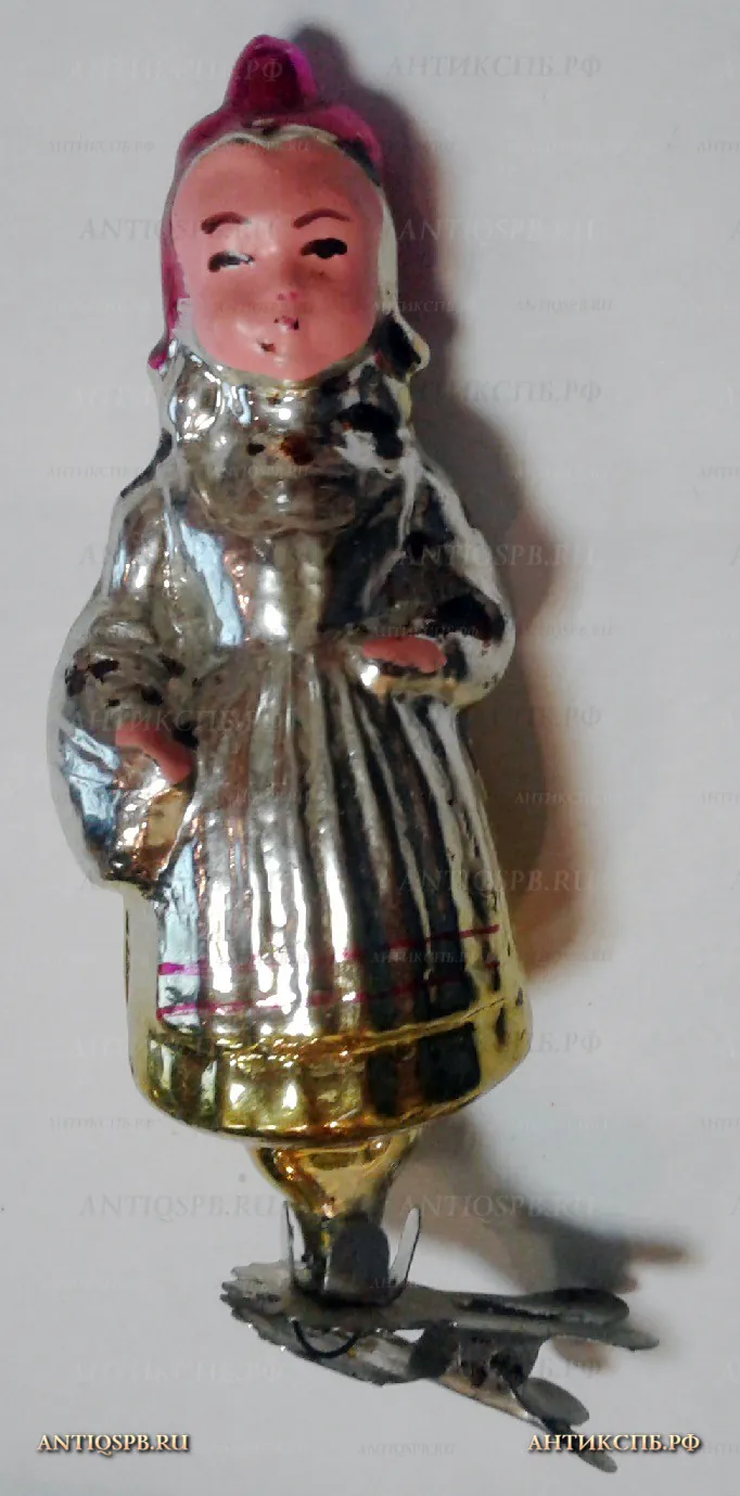 Елочная игрушка стеклянная "Девочка с корзиной". Сер. ХХ века. №21189.9